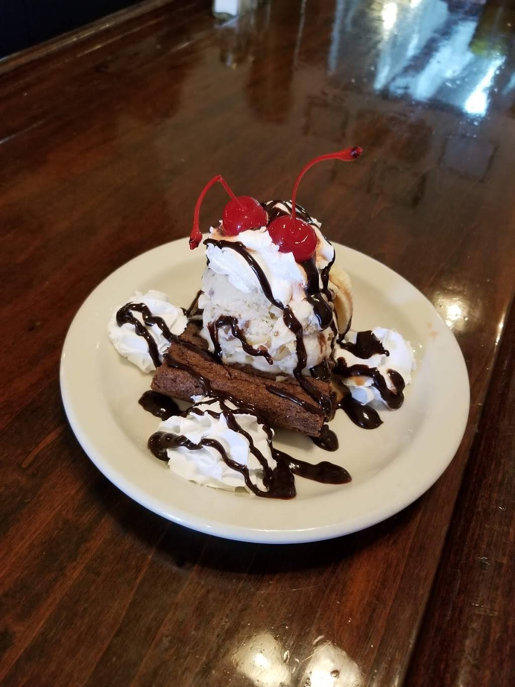 Hennings Restaurant | restaurant | 157 W Main St, Lebanon, KY 40033, USA | 2706926843 OR +1 270-692-6843