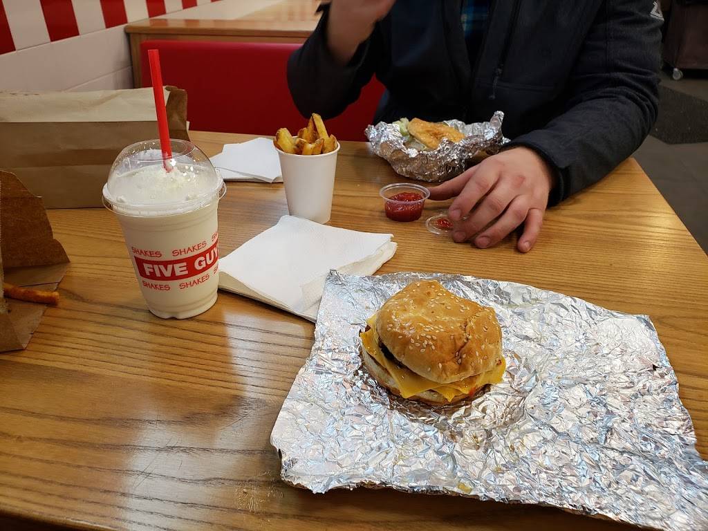 Five Guys | restaurant | 79 Market St, Potsdam, NY 13676, USA | 3152740263 OR +1 315-274-0263