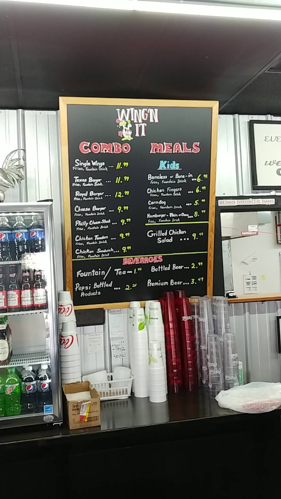 WingN It | restaurant | 10 Fairgrounds Rd, Paris, TN 38242, USA | 7314074353 OR +1 731-407-4353