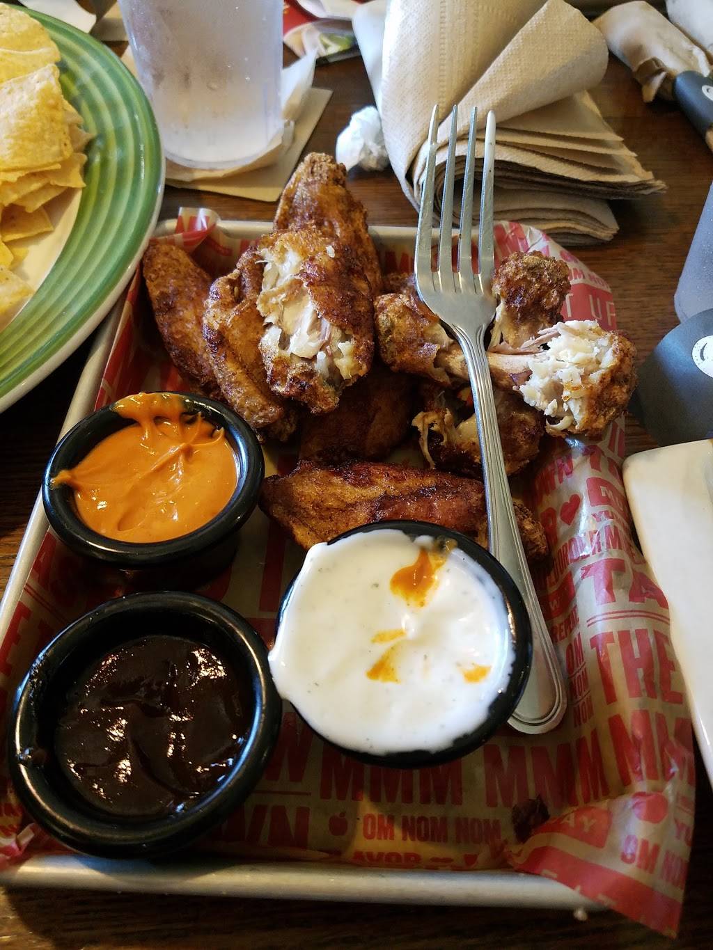 Applebees Grill + Bar | restaurant | 120 N Central St, Benton, IL 62812, USA | 6184353023 OR +1 618-435-3023