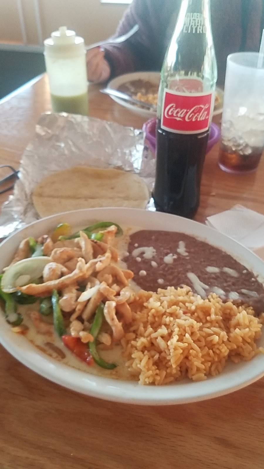 El Molcajete | restaurant | 1712 E 47th St S, Wichita, KS 67216, USA | 3167657392 OR +1 316-765-7392