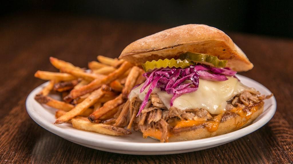 Fat Cat Restaurant & Bar | restaurant | 4840 N Broadway, Chicago, IL 60613, USA | 7735063100 OR +1 773-506-3100