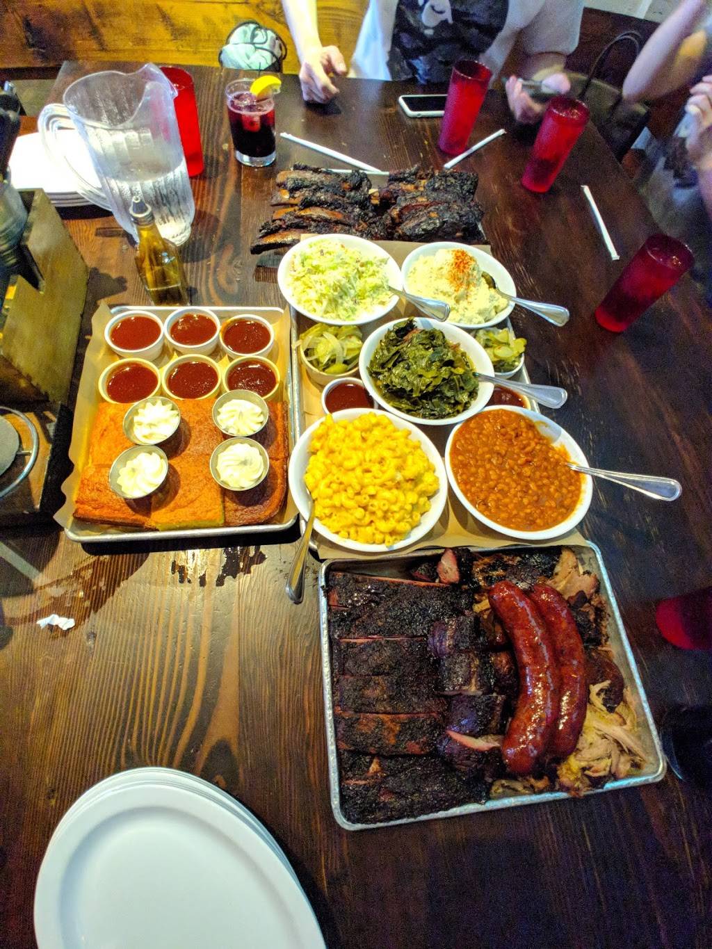 Bludsos Bar & Que | restaurant | 609 N La Brea Ave, Los Angeles, CA 90036, USA | 3239312583 OR +1 323-931-2583