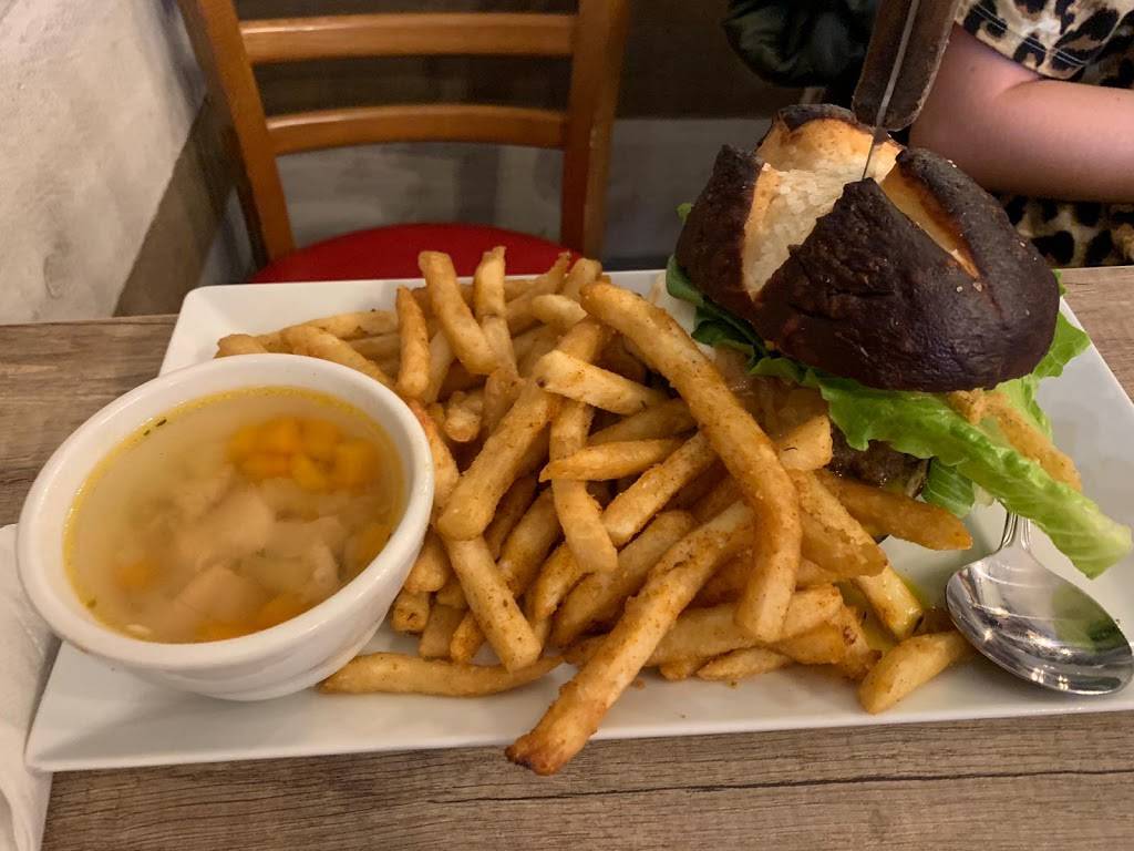 Que | restaurant | 1100 Eglinton Ave W, Toronto, ON M6C 2E2, Canada | 4167851727 OR +1 416-785-1727