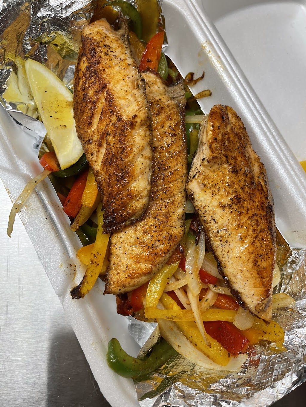 Fish Bone Willow | restaurant | 321 E Willow St, Long Beach, CA 90806, USA | 5625533690 OR +1 562-553-3690