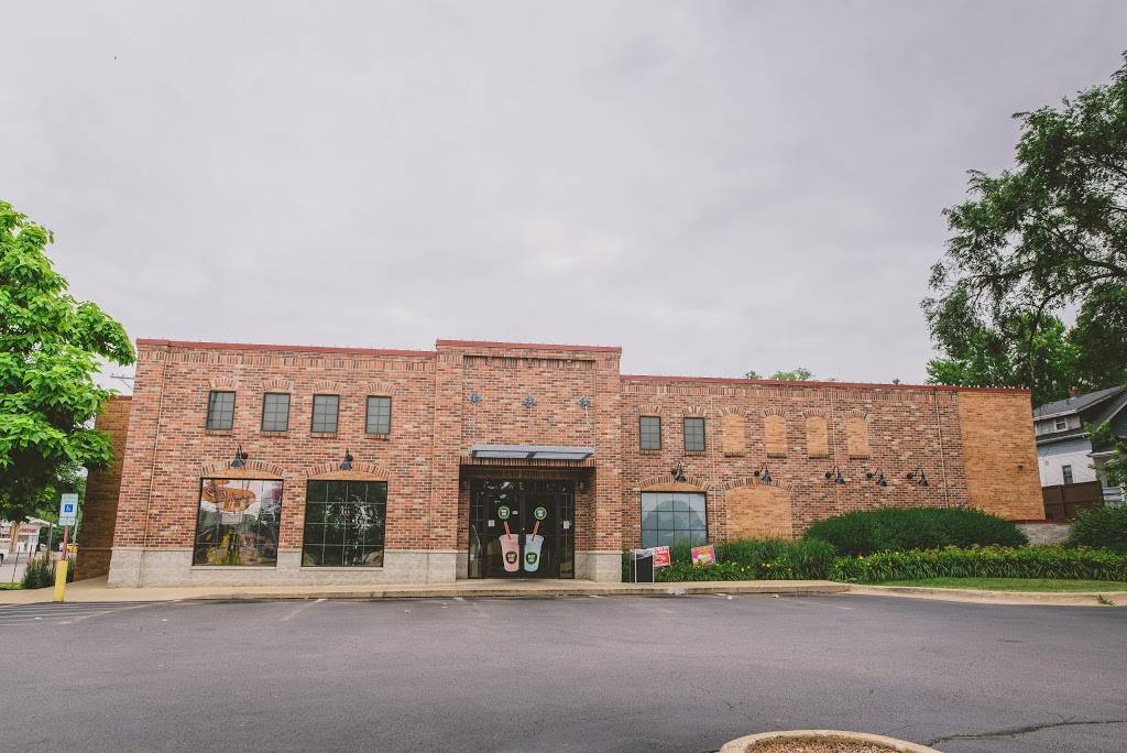 Beef-A-Roo | restaurant | 2538 Auburn St, Rockford, IL 61101, USA | 8159627674 OR +1 815-962-7674