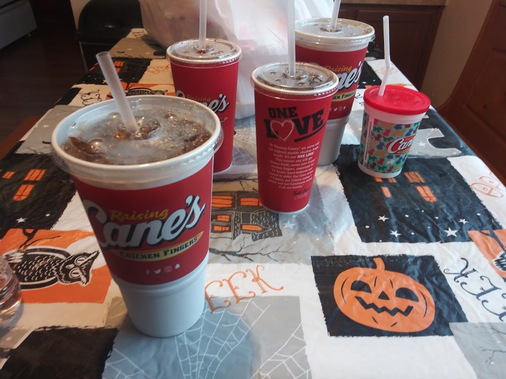Raising Canes Chicken Fingers | meal takeaway | 106 St Cloud, San Antonio, TX 78228, USA | 2107334650 OR +1 210-733-4650