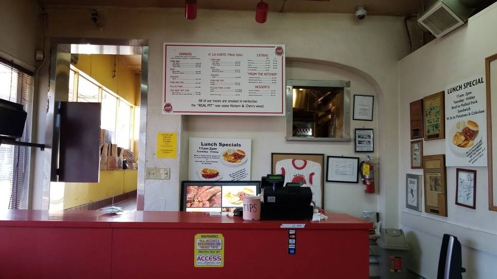 Ted Cooks 19th Hole BBQ | restaurant | 2814 E 38th St, Minneapolis, MN 55406, USA | 6127212023 OR +1 612-721-2023