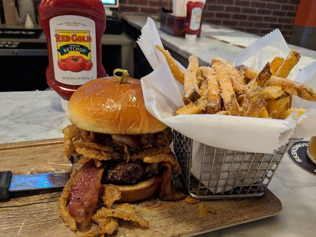 Flamme Burger Keystone | restaurant | 8487 Union Chapel Rd, Indianapolis, IN 46240, USA | 3174361929 OR +1 317-436-1929