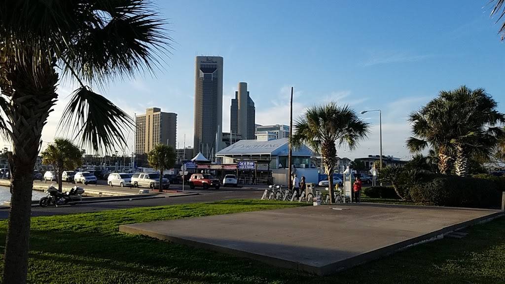 Harrisons Landing | restaurant | 108 Peoples T-Head Street, Corpus Christi, TX 78401, USA | 3618818503 OR +1 361-881-8503