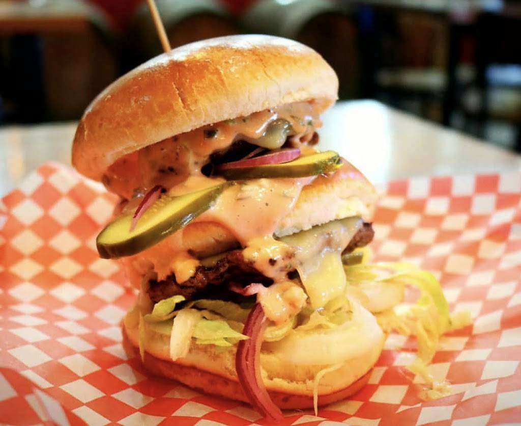 Redline Brewhouse | restaurant | 431 Bayview Dr 8 & 9, Barrie, ON L4N 8Y2, Canada | 7058819988 OR +1 705-881-9988