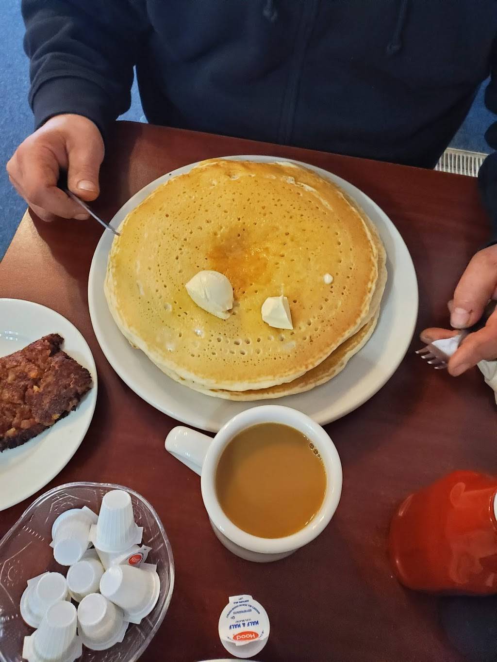 D Js Campus Kitchen LLC | restaurant | 405 Williams St, New London, CT 06320, USA | 8604391572 OR +1 860-439-1572