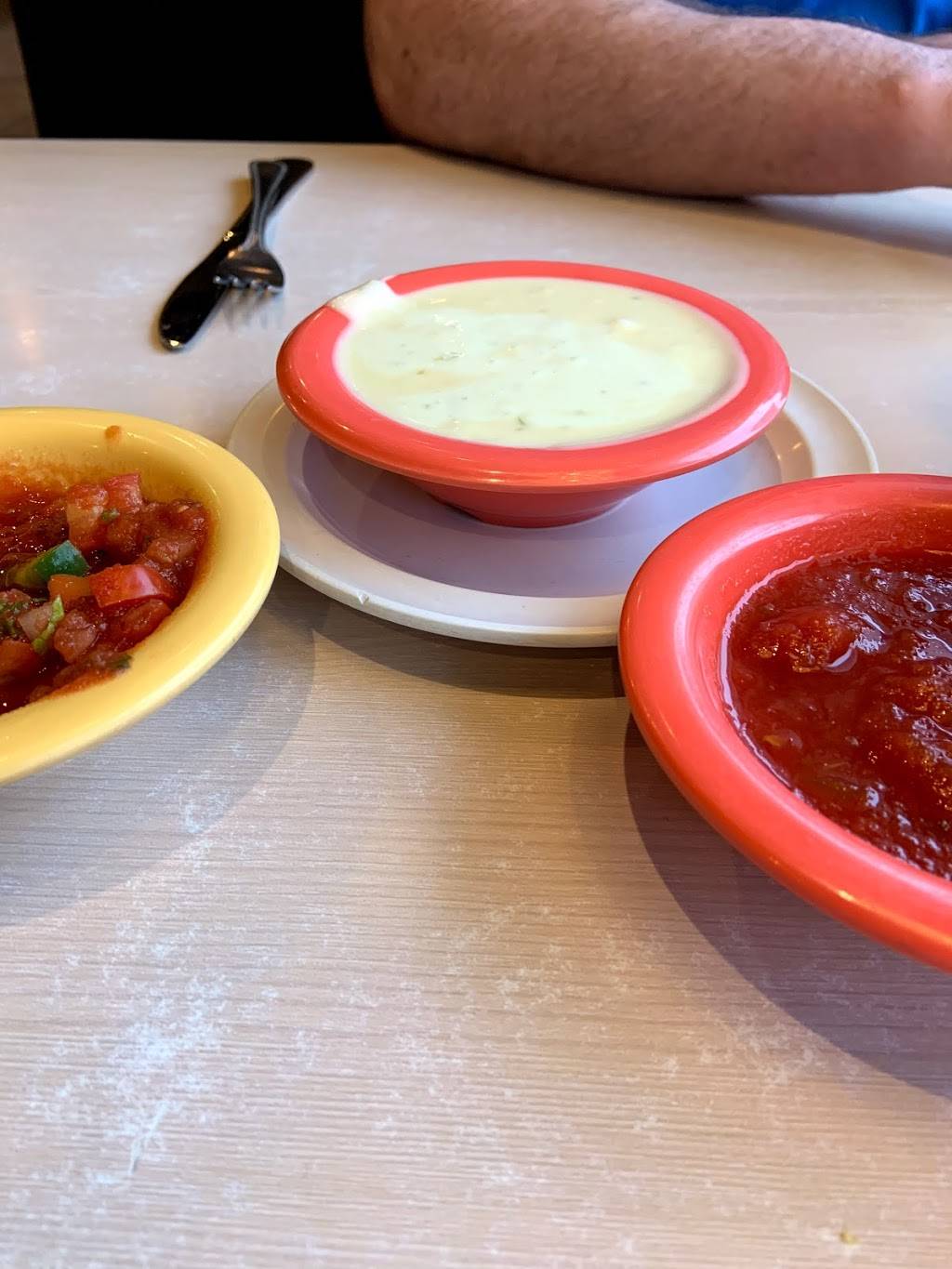 Dos Reales Mexican Restaurant | restaurant | 8841 W 75th St, Overland Park, KS 66204, USA | 9133411046 OR +1 913-341-1046