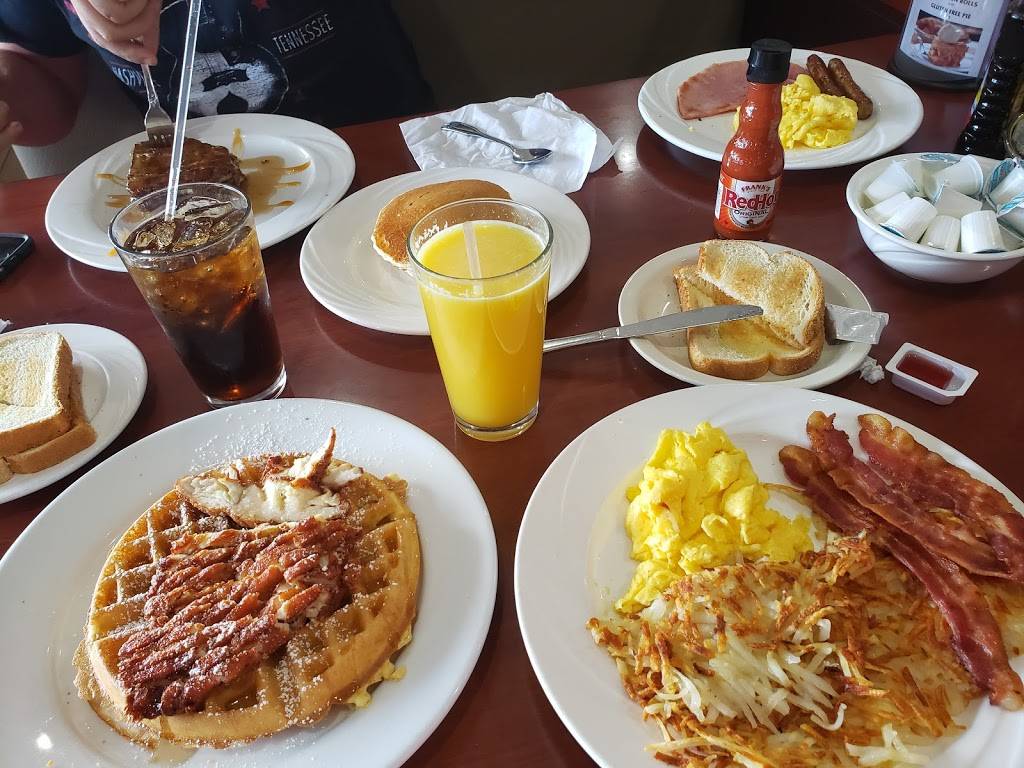 Marios Golden Nugget | restaurant | 1055 S Lapeer Rd, Oxford, MI 48371, USA | 2486282503 OR +1 248-628-2503