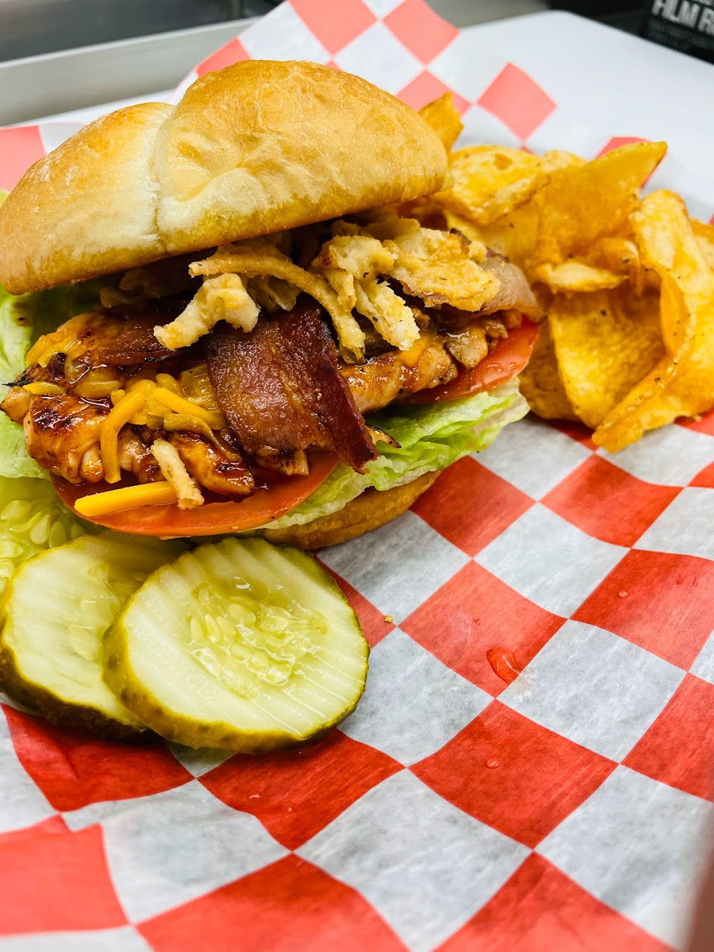 Blue Tip BBQ and Creamery | restaurant | 130 S Lyman St, Wadsworth, OH 44281, USA | 3305970700 OR +1 330-597-0700