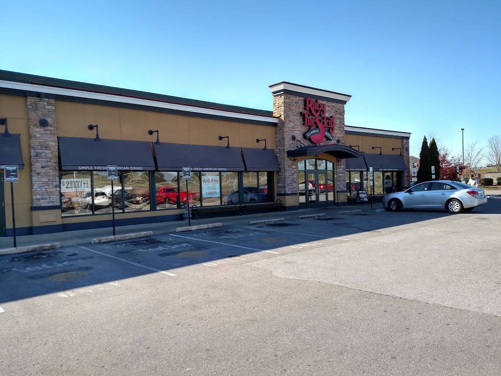 Ruby Tuesday | restaurant | 808 Academy Dr, Bessemer, AL 35022, USA | 2054253152 OR +1 205-425-3152