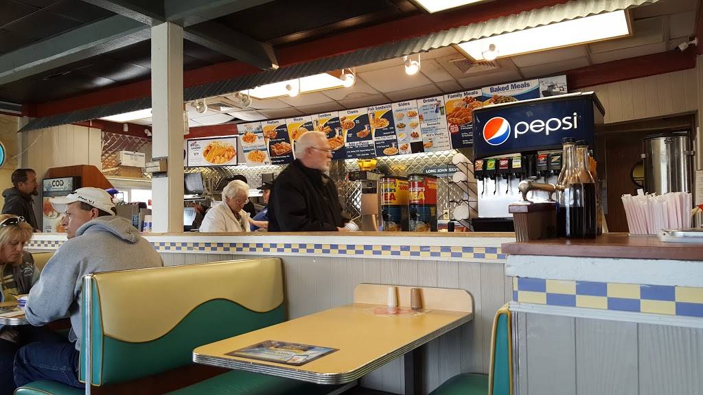 Long John Silvers | restaurant | 2117 NW Topeka Blvd, Topeka, KS 66608, USA | 7852331754 OR +1 785-233-1754