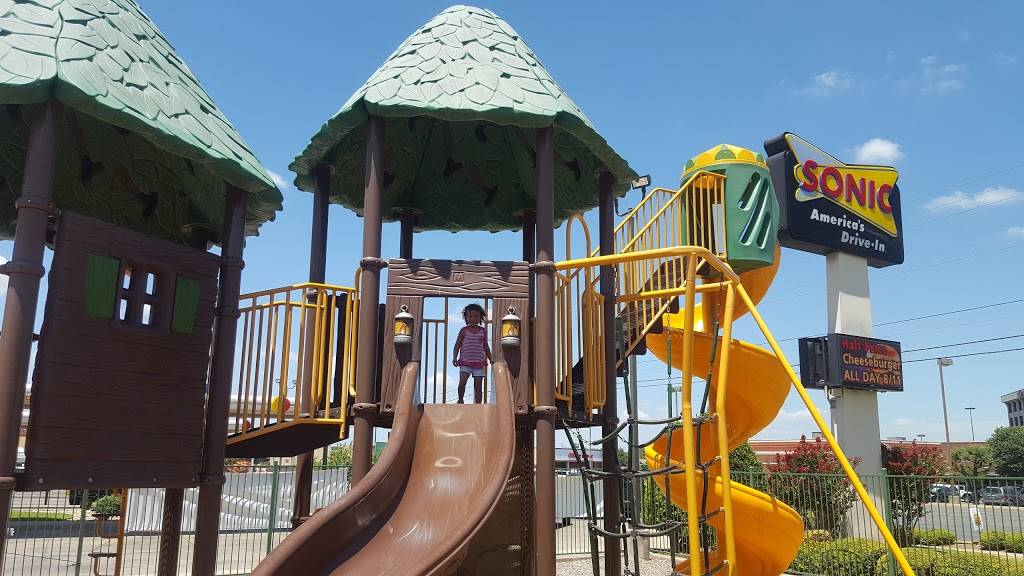 Sonic Drive-In | restaurant | 1400 N Valley Mills Dr, Waco, TX 76710, USA | 2547727200 OR +1 254-772-7200