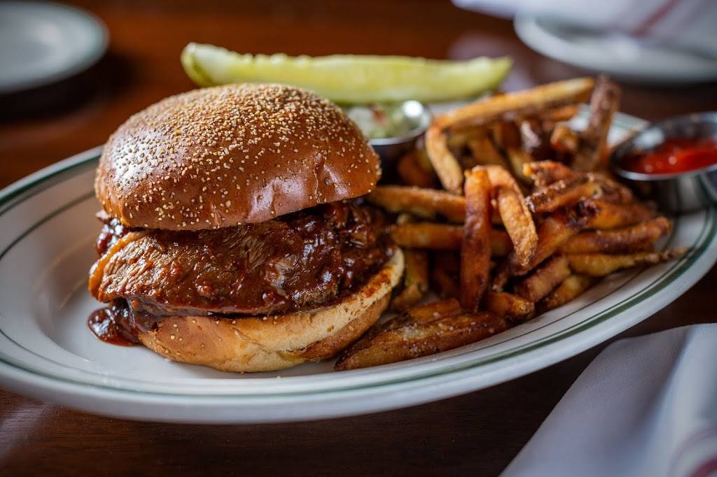 L. Woods Tap & Pine Lodge | restaurant | 7110 Lincoln Ave, Lincolnwood, IL 60712, USA | 8476773350 OR +1 847-677-3350