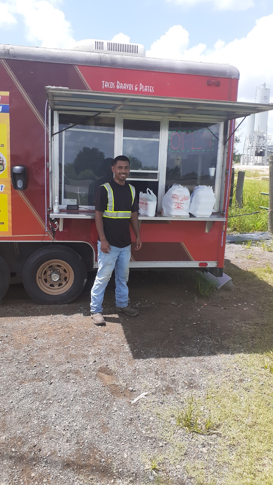 Tacos Bravos n platers | restaurant | 10407 TX-36, Orchard, TX 77464, USA | 8327574291 OR +1 832-757-4291