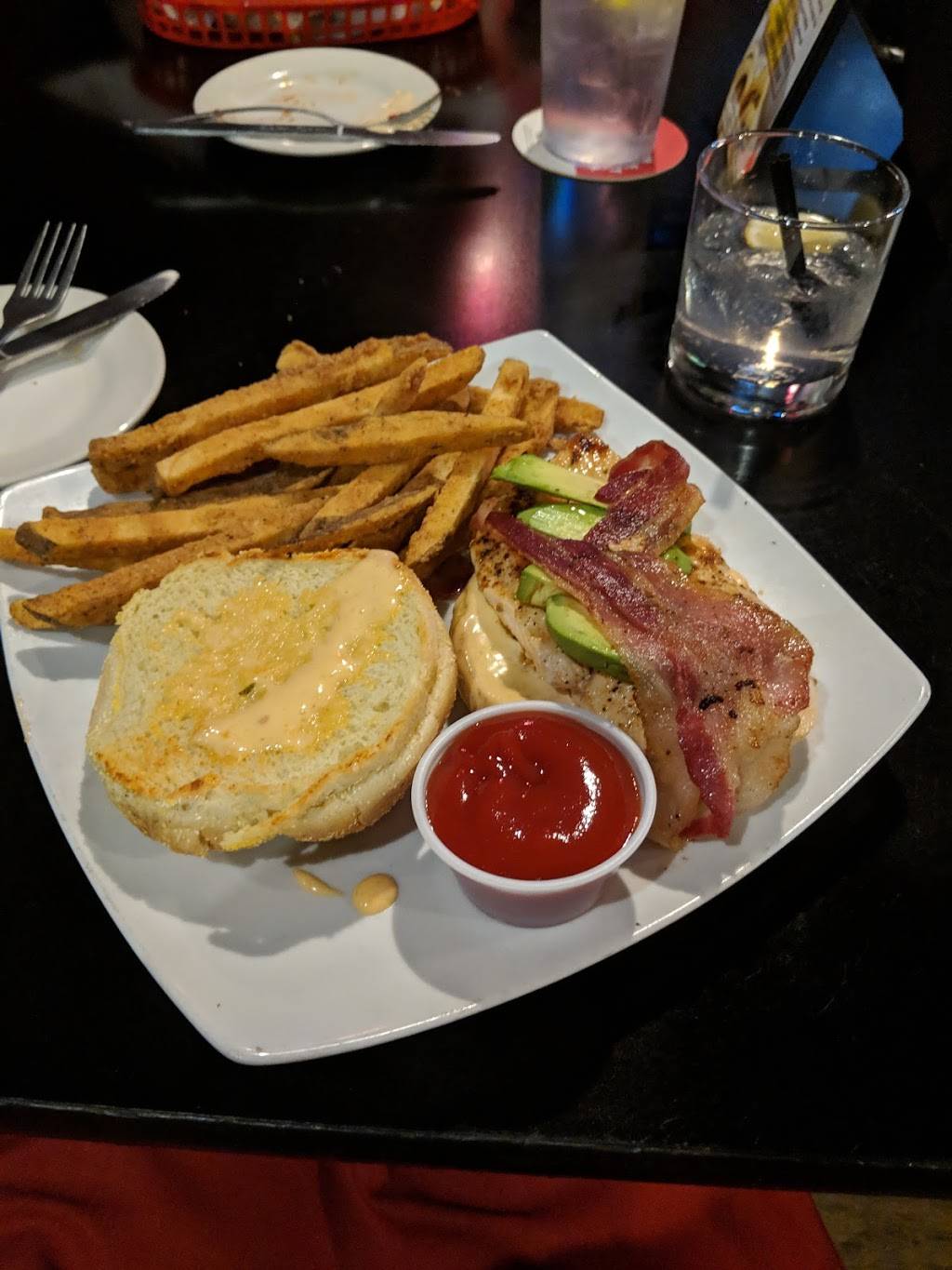 39th Ave. Bar & Grille | restaurant | 3809 US-17, North Myrtle Beach, SC 29582, USA | 8434277080 OR +1 843-427-7080