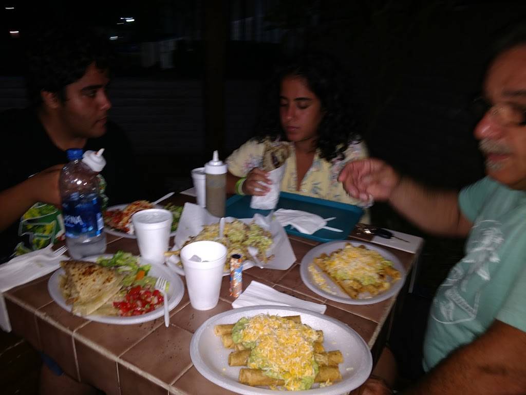 Armandos Mexican Food | restaurant | 1426 Mission Ave, Oceanside, CA 92058, USA | 7609679340 OR +1 760-967-9340