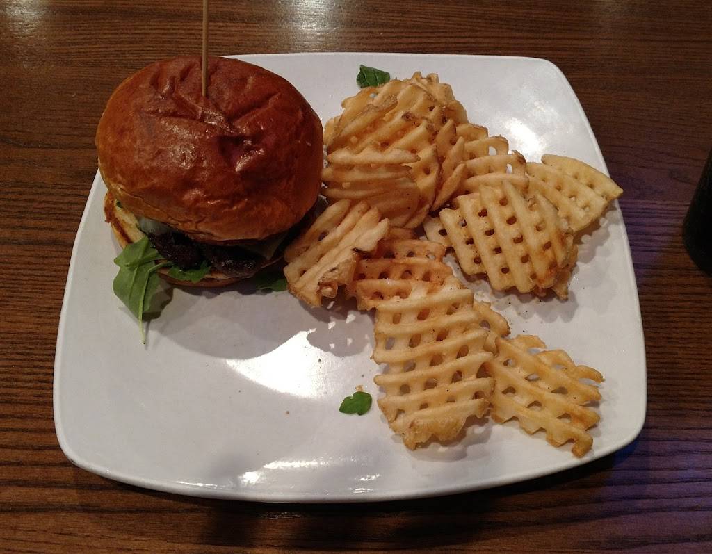 Champps | restaurant | 1201 S Joyce St, Arlington, VA 22202, USA | 7034143601 OR +1 703-414-3601