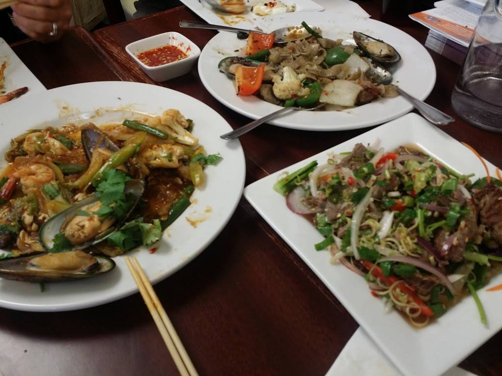 Na Ha Thais Kitchen | restaurant | 471 York Rd, Guelph, ON N1E 3J1, Canada | 5193621467 OR +1 519-362-1467