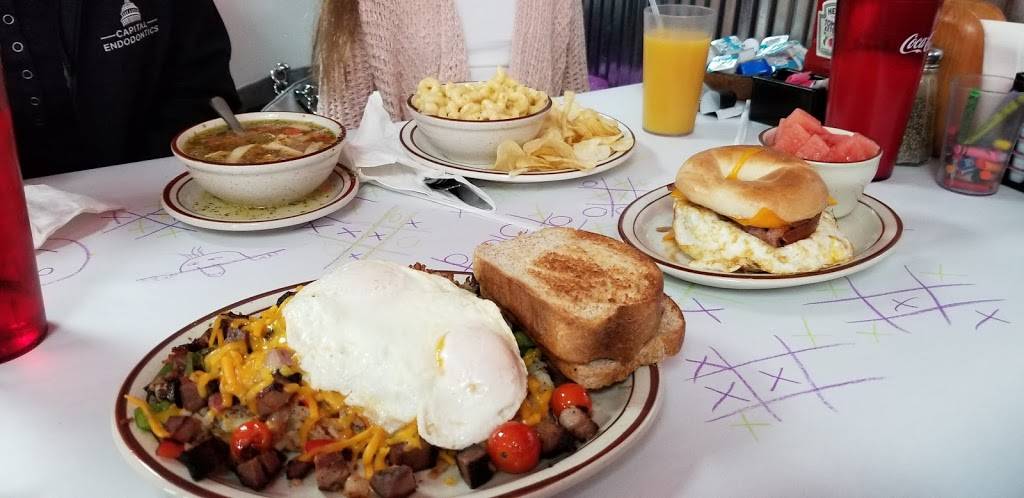 Macker Backer | restaurant | 1204 Mills St, Black Earth, WI 53515, USA | 6088131083 OR +1 608-813-1083