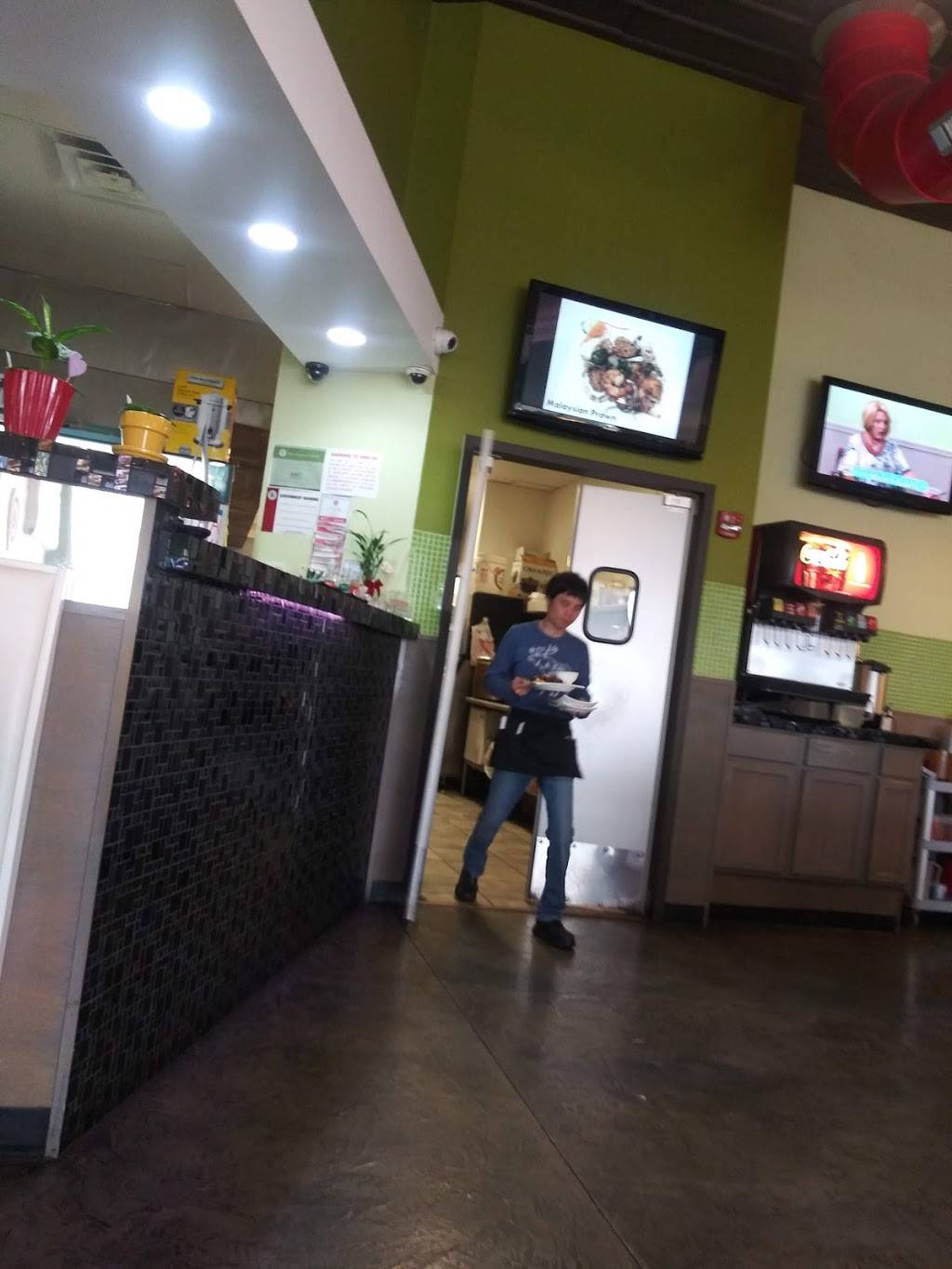 Thai Basil | restaurant | 2705 N Dirksen Pkwy, Springfield, IL 62702, USA | 2175257777 OR +1 217-525-7777