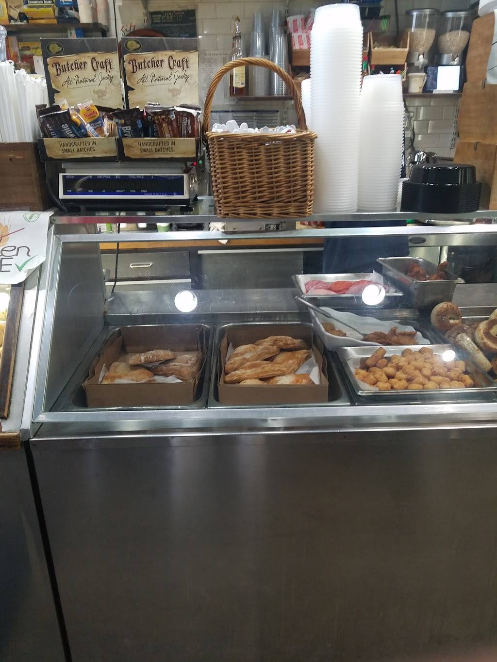 Avenue Deli and Cafe | meal takeaway | 704 North Ave, New Rochelle, NY 10801, USA | 9146325624 OR +1 914-632-5624