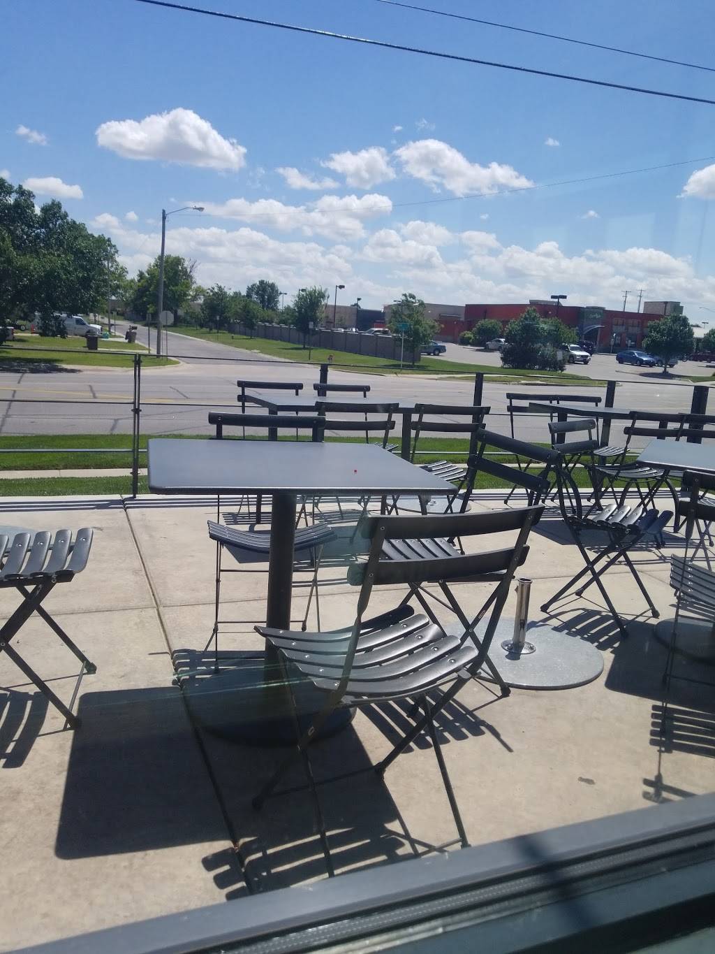 Chipotle Mexican Grill | restaurant | 7130 W Maple St Ste 100, Wichita, KS 67209, USA | 3169420263 OR +1 316-942-0263