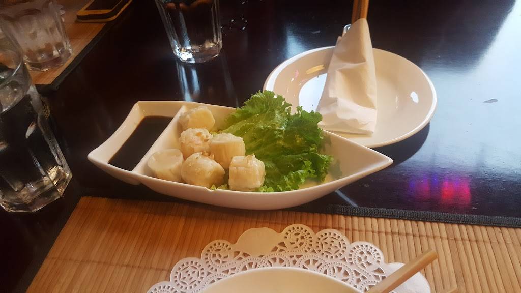 Hello Sushi | restaurant | 1553 W Devon Ave, Chicago, IL 60660, USA | 7739426734 OR +1 773-942-6734