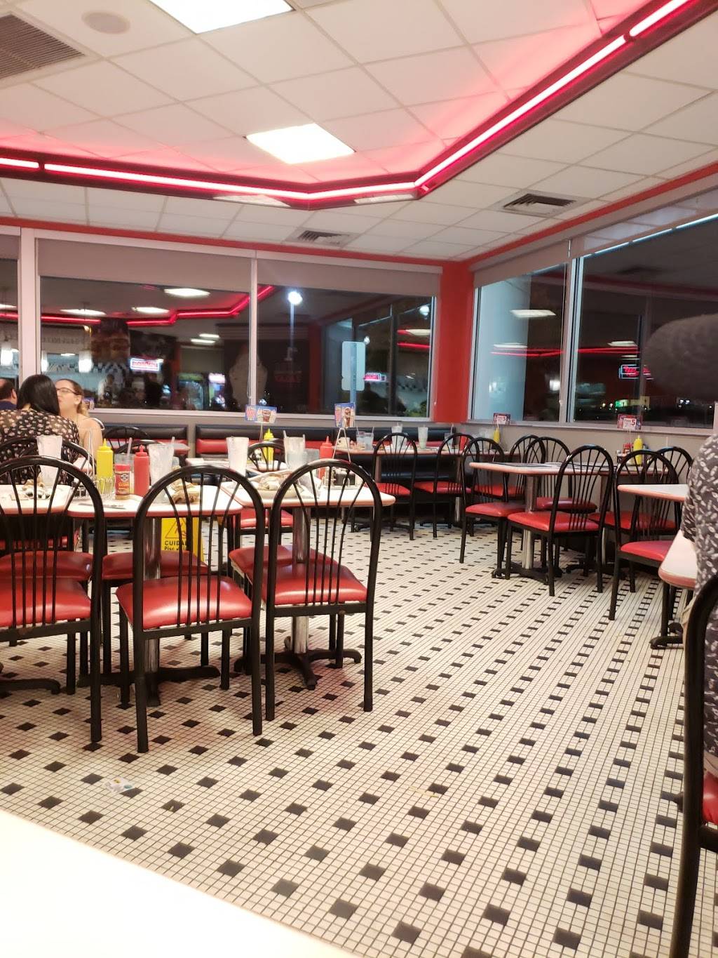 Steak n Shake | restaurant | 40 Town Center Cir, Sanford, FL 32771, USA | 4073288300 OR +1 407-328-8300