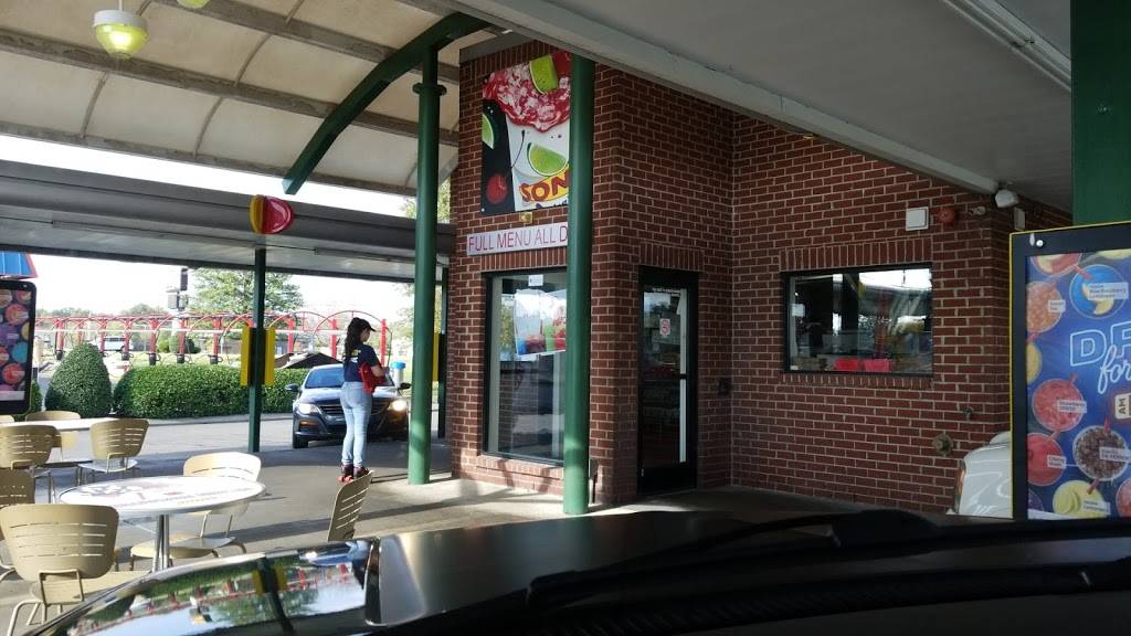 Sonic Drive-In | restaurant | 105 Ren Mar, Centre St, Pleasant View, TN 37146, USA | 6157465567 OR +1 615-746-5567