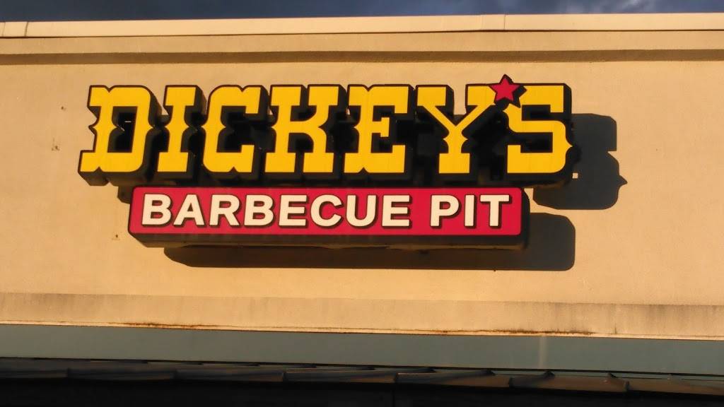 Dickeys Barbecue Pit | meal delivery | 200 Canal Pl #180, Philadelphia, MS 39350, USA | 6016565626 OR +1 601-656-5626