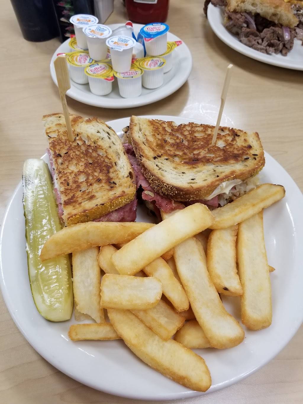 Eggs N Things | restaurant | 92 E Daily Dr, Camarillo, CA 93010, USA | 8059874497 OR +1 805-987-4497