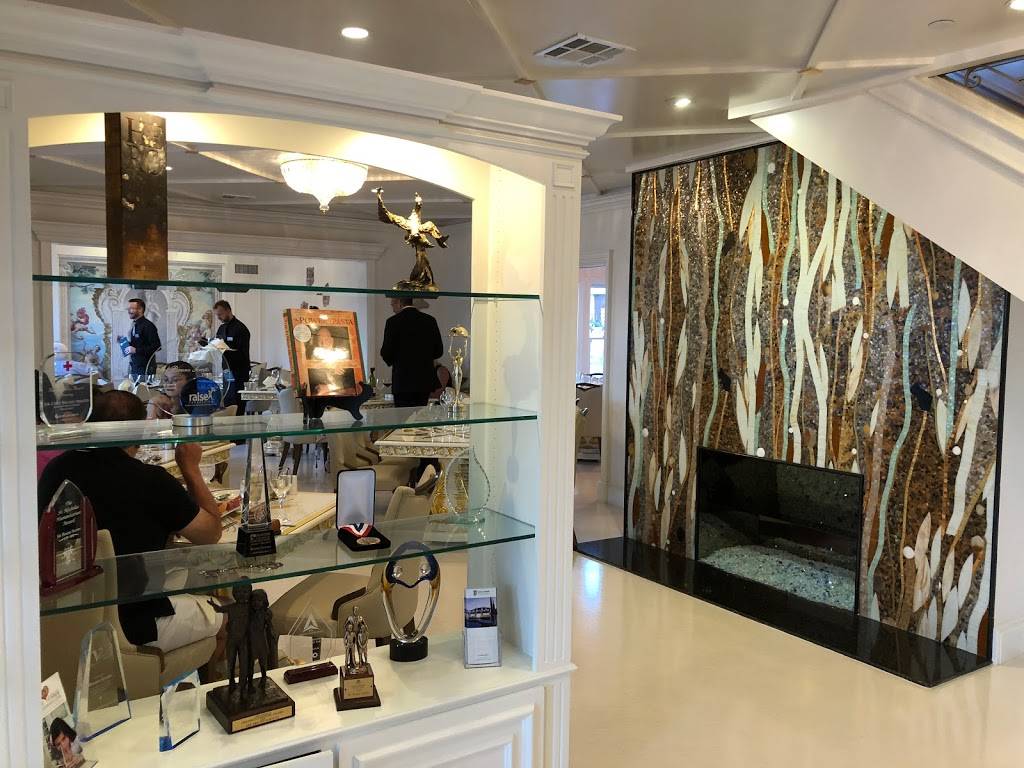 Anaheim White House | restaurant | 887 S Anaheim Blvd, Anaheim, CA 92805, USA | 7147721381 OR +1 714-772-1381