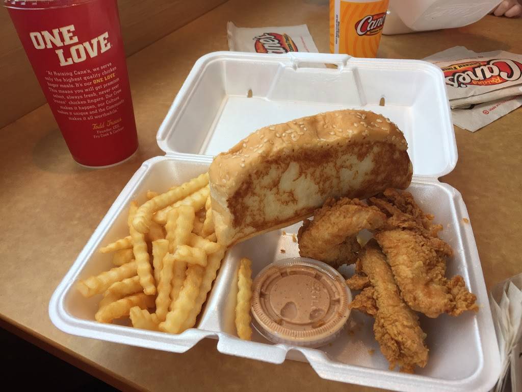 Raising Canes Chicken Fingers | meal takeaway | 1108 Cpl Max Donahue Ln, Highlands Ranch, CO 80129, USA | 3037910020 OR +1 303-791-0020