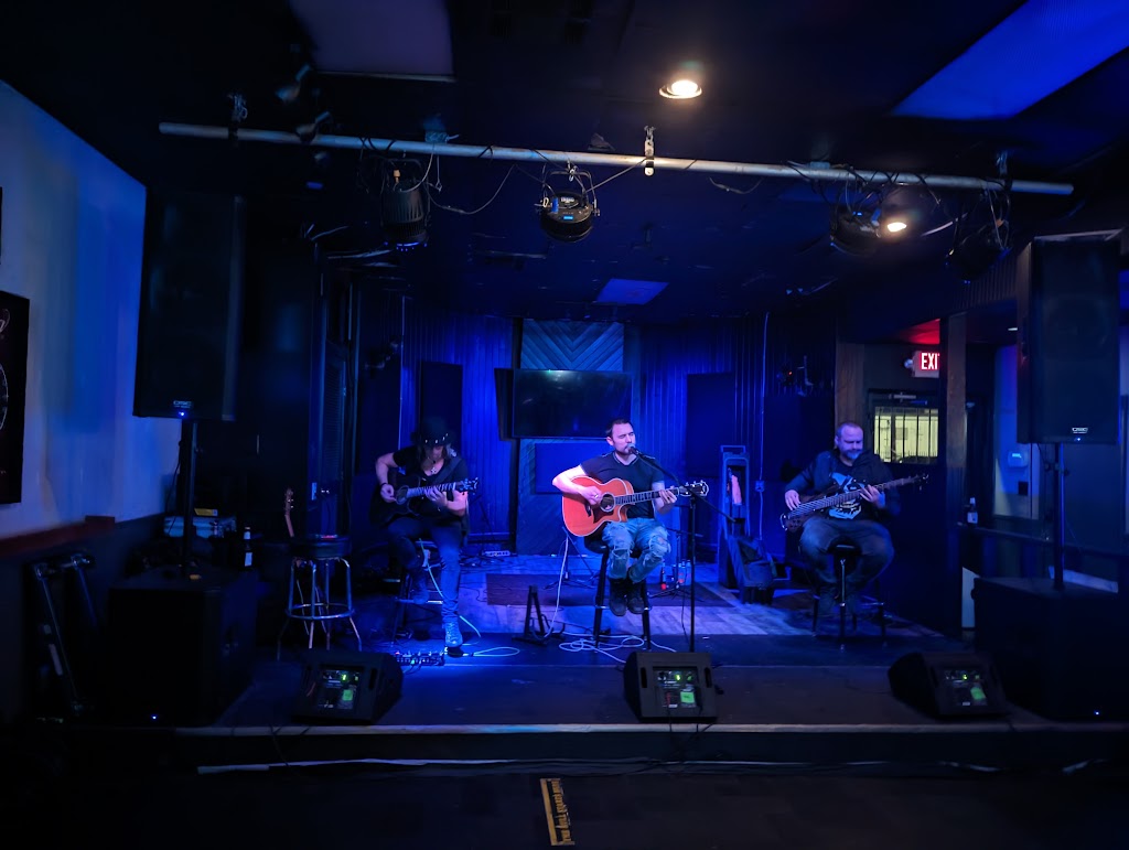 The Marsh Room Patio Bar and grill | restaurant | 4740 Rye St, Metairie, LA 70006, USA | 5045715733 OR +1 504-571-5733