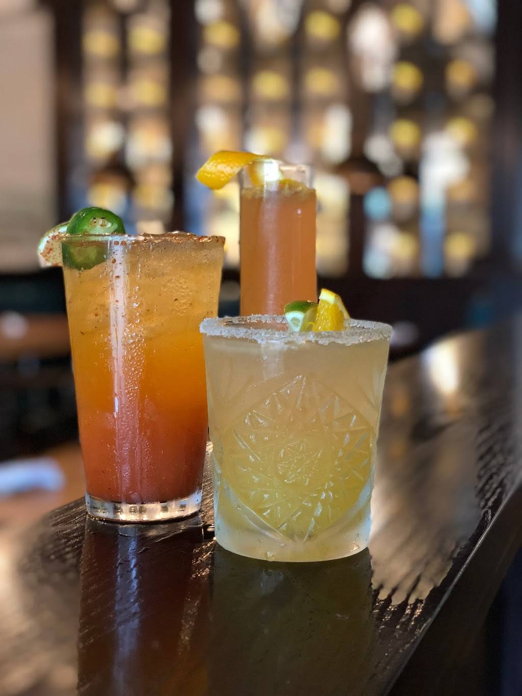 Evaritos Mexican Kitchen & Bar | restaurant | 16 N Main St, Norwalk, CT 06854, USA | 2039391620 OR +1 203-939-1620