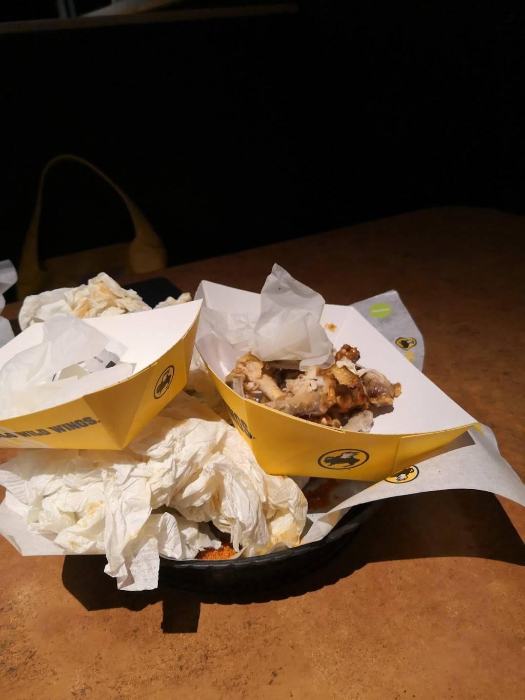 Buffalo Wild Wings | meal takeaway | 1501 E Cary St, Richmond, VA 23219, USA | 8046488900 OR +1 804-648-8900