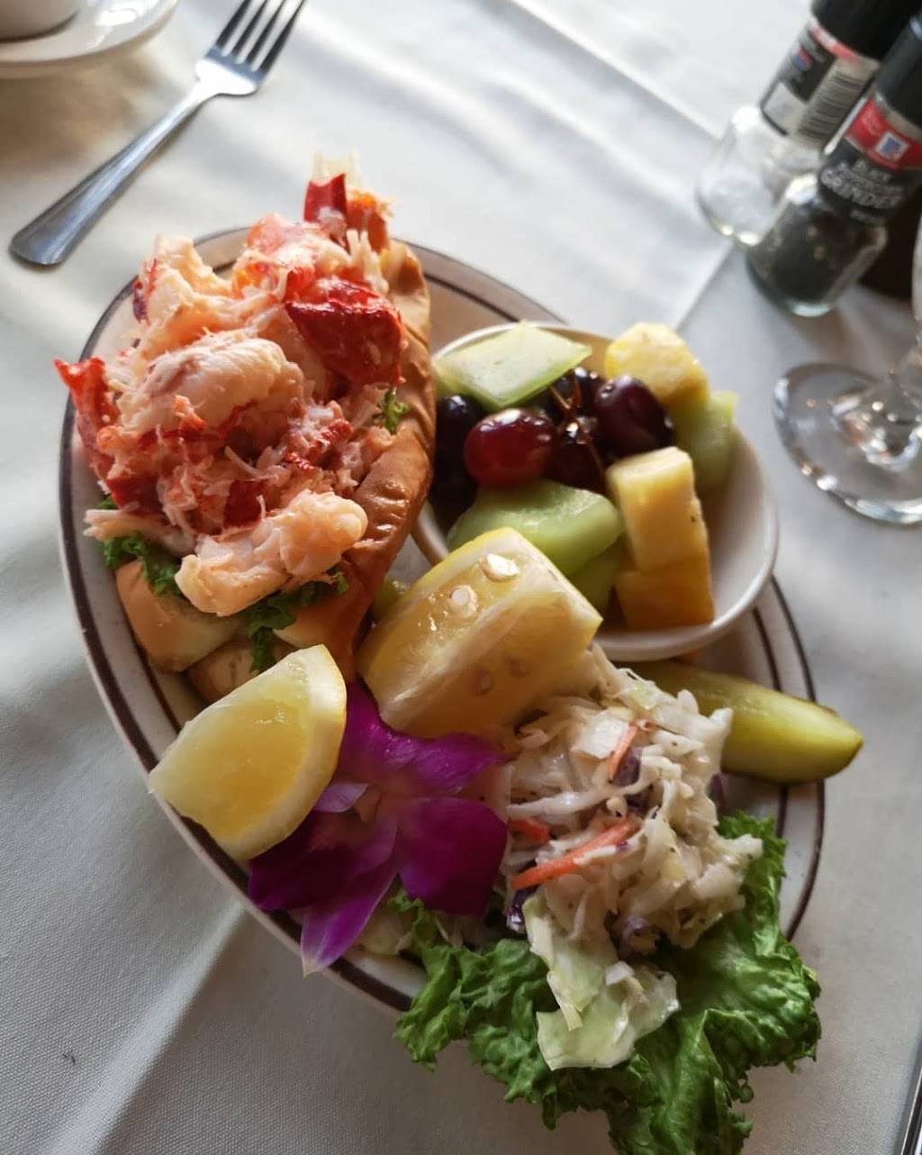 Landfall Restaurant | restaurant | 9 Luscombe Ave, Woods Hole, MA 02543, USA | 5085481758 OR +1 508-548-1758