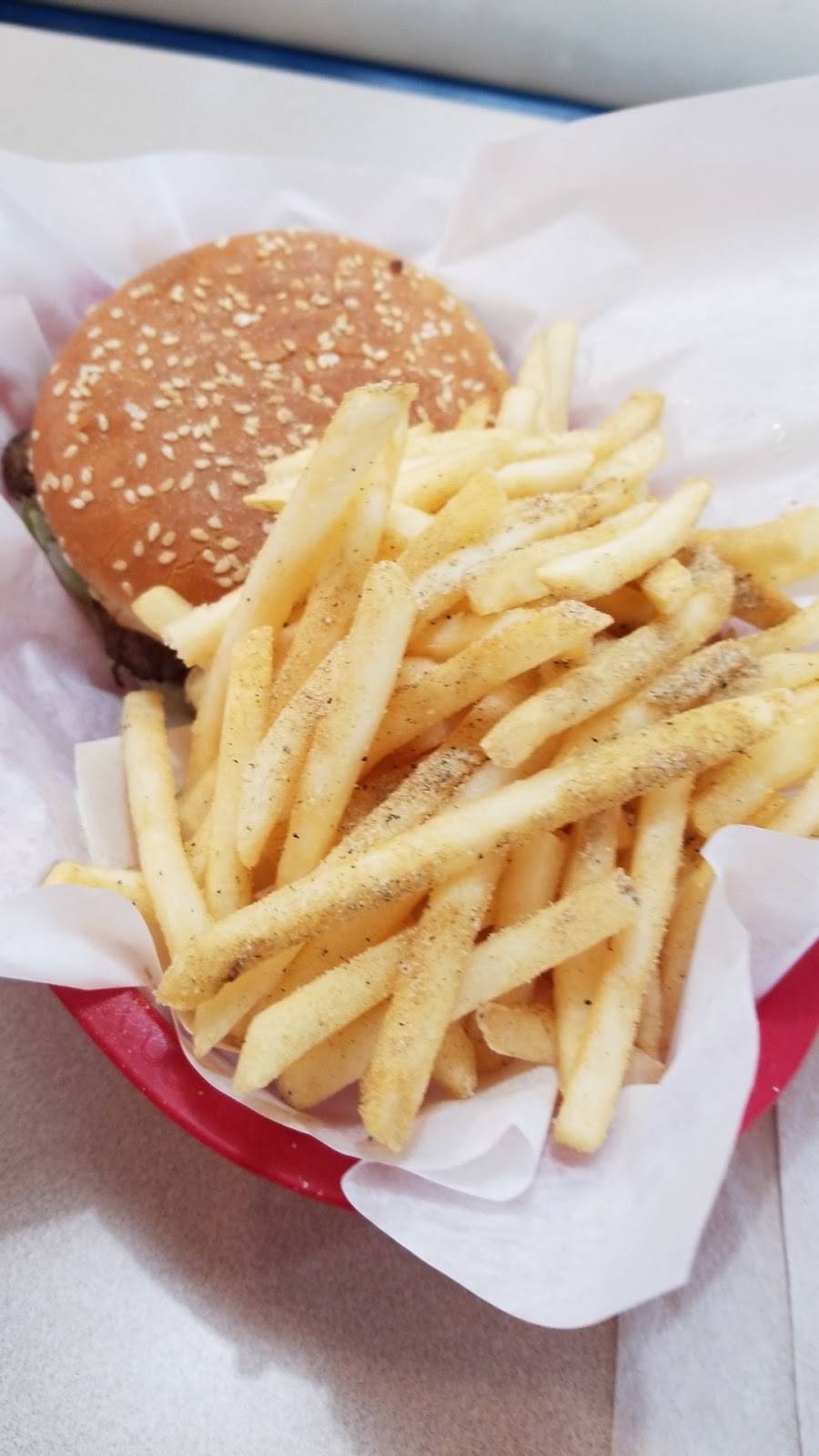 Burger House | restaurant | 6248 E Mockingbird Ln, Dallas, TX 75214, USA | 2148282732 OR +1 214-828-2732