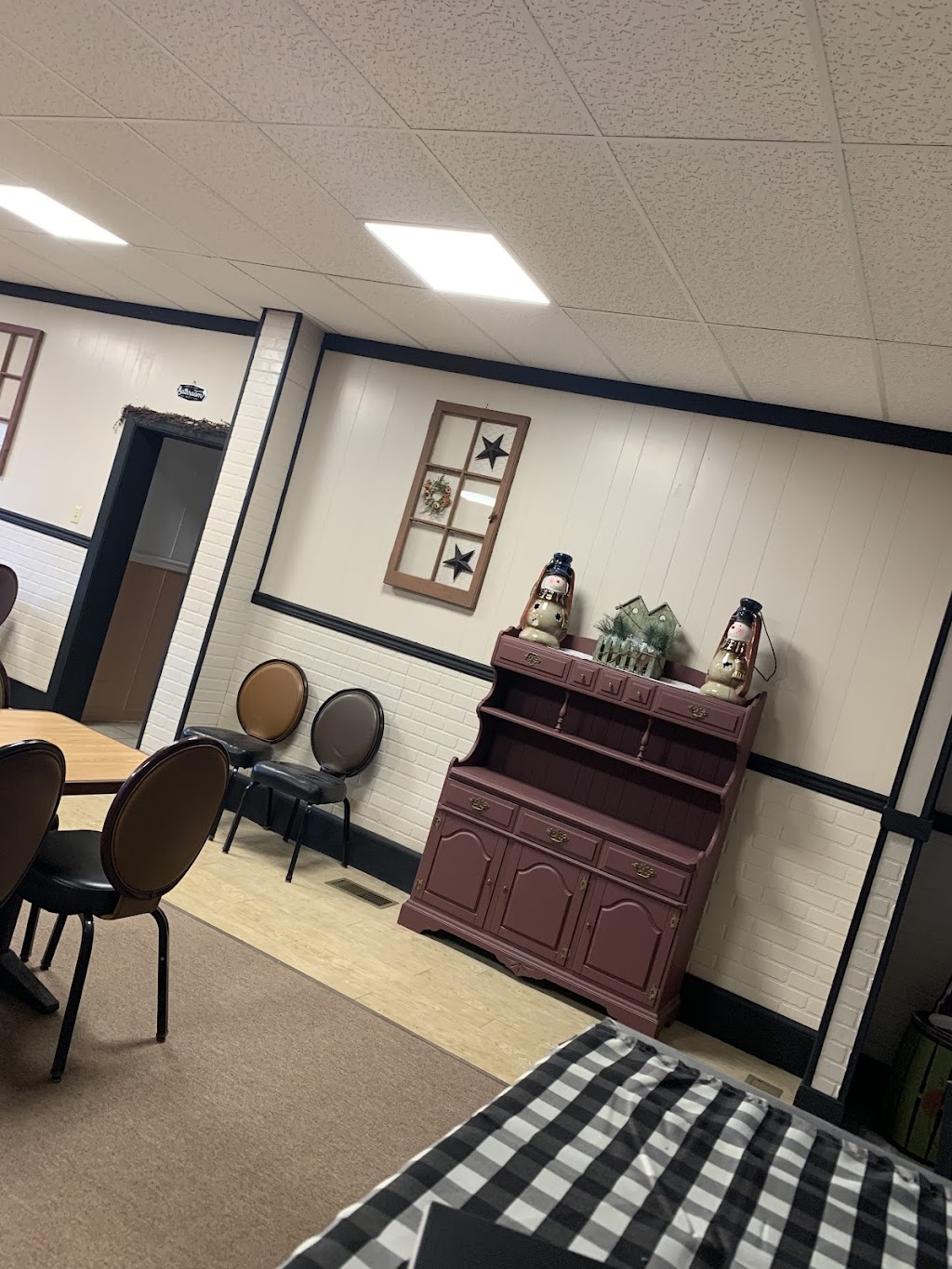 Pine Creek Cafe | cafe | 2 W Market St, Gratz, PA 17030, USA | 7173655027 OR +1 717-365-5027