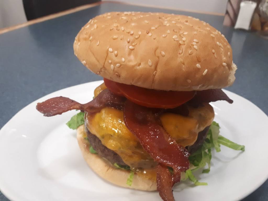 Marias Fish & Chips | restaurant | 71 Charing Cross St #1, Brantford, ON N3R 2H4, Canada | 5197592228 OR +1 519-759-2228