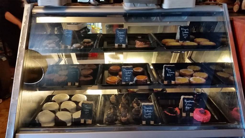 Dana Ks Kafe | restaurant | 22341 Marine View Dr S S, Des Moines, WA 98198, USA | 2062126404 OR +1 206-212-6404