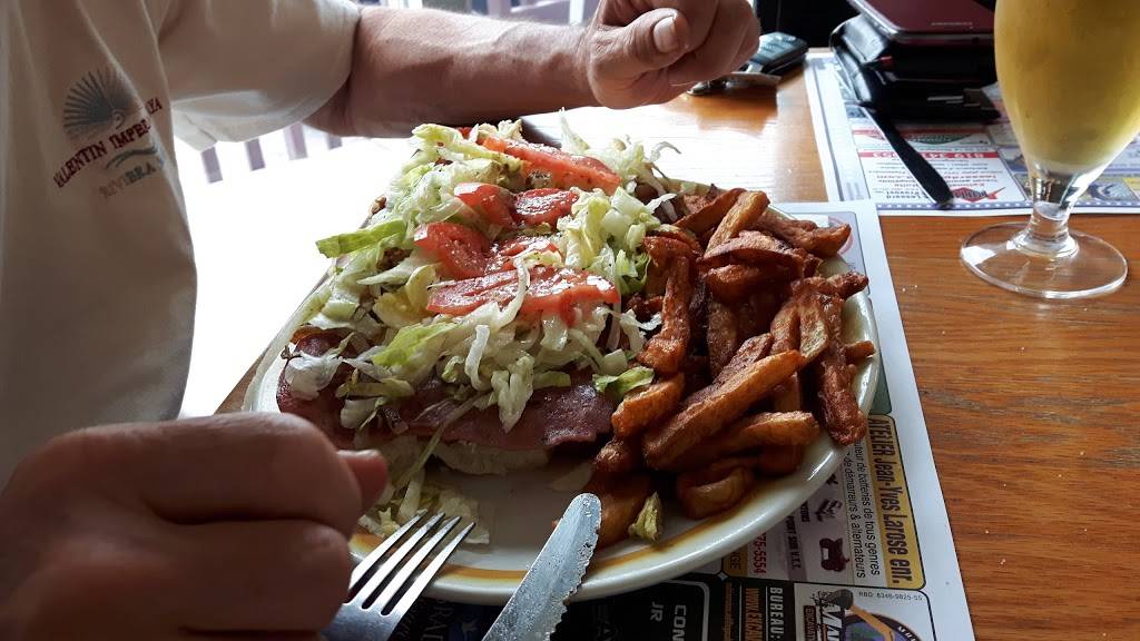 Restaurant Le Villageois | restaurant | 289 QC-323, Brébeuf, QC J0T 1B0, Canada | 8194258282 OR +1 819-425-8282