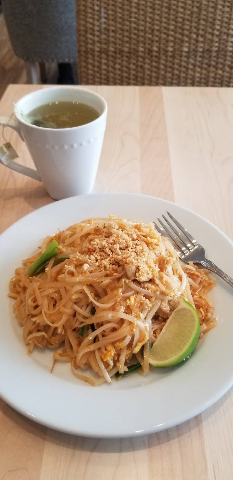 Burapa Asian Bistro | restaurant | 20 Town Square #160, Lovettsville, VA 20180, USA | 7033491188 OR +1 703-349-1188