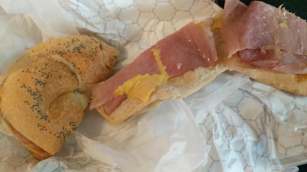 Bagel Boss East | bakery | 555 Montauk Hwy, Bay Shore, NY 11706, USA | 6316659820 OR +1 631-665-9820